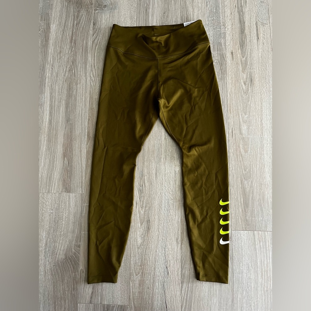 NWT Nike Women's Swoosh Run Olive/Volt 7/8 Running Leggings Mid rise Tight Fit M - Picture 3 of 9